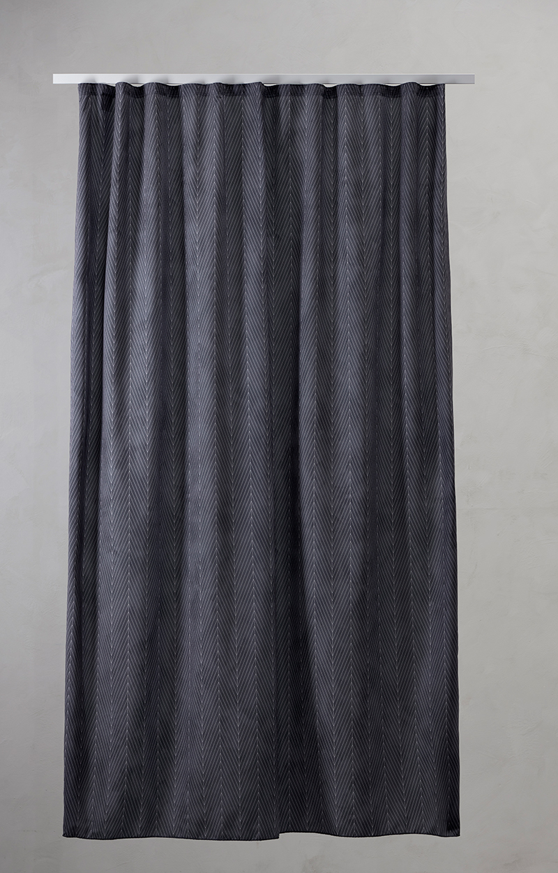 Billede af Badeforhæng Pine fra Compliments - Dark Grey - Rynkebånd 140x200 cm
